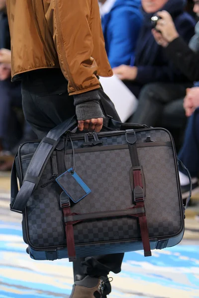 Look 32